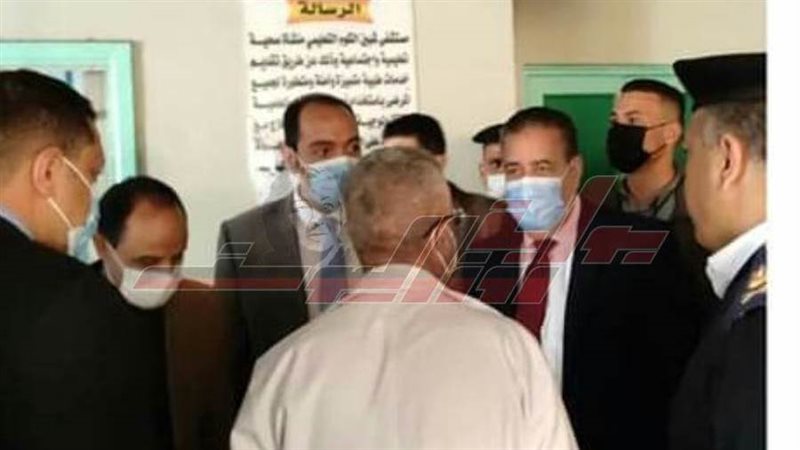 محافظ المنوفية داخل