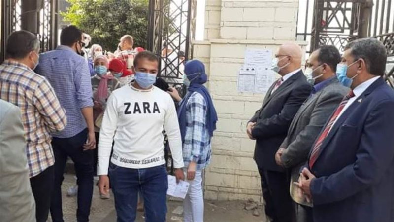 جمال يتابع دخول الطلاب