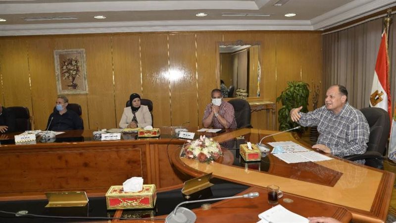 محافظ أسيوط خلال