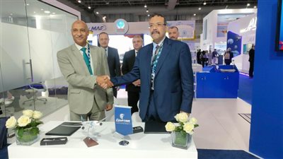 نائب وزير الطيران يلتقي مساعد وزير الطيران والسياحة السيرلانكي بمعرض دبي 