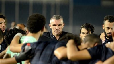 مران الزمالك.. كارتيرون يعقد جلسة مع اللاعبين