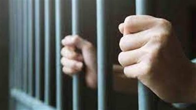 السجن ثلاث سنوات لصاحب مطعم وربة منزل بأوسيم.. قدمت ابنتها له