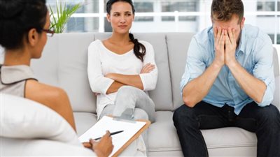 الكشف النفسي للمقبلين على الزواج.. هل يصبح حلًا للحد من جرائم العنف الأسري؟