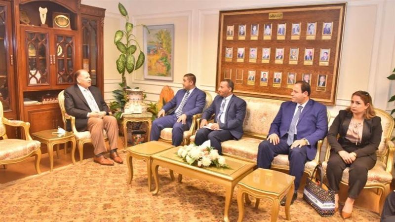 محافظ أسيوط يلتقي