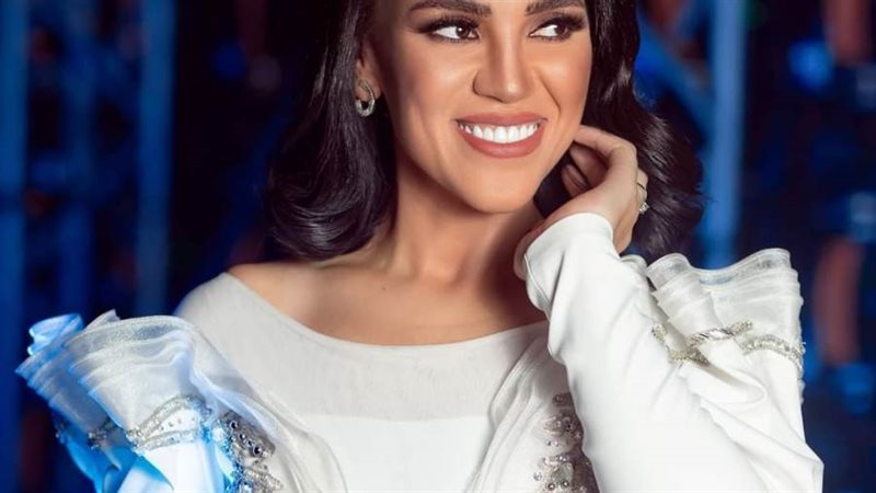 المطربة مي فاروق