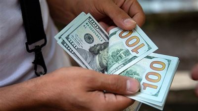 لبنان: الدولار يستقر أمام الليرة عند أعلى مستوياته بالسوق
