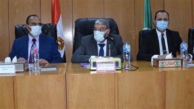 محافظ المنيا يتابع سير العمل بمنظومة الاشتراطات البنائية وضبط منظومة العمران  