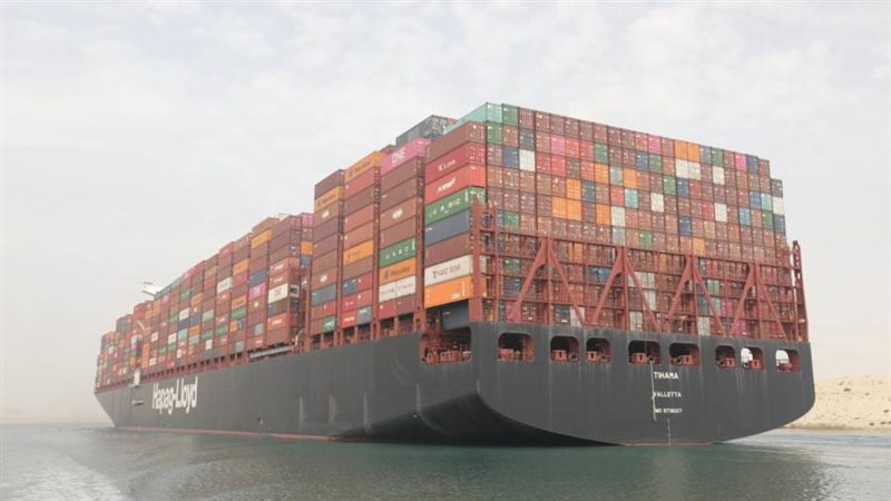 السفن العابرة لقناة