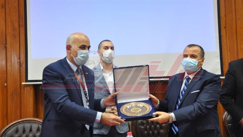 الدكتور إسماعيل القن