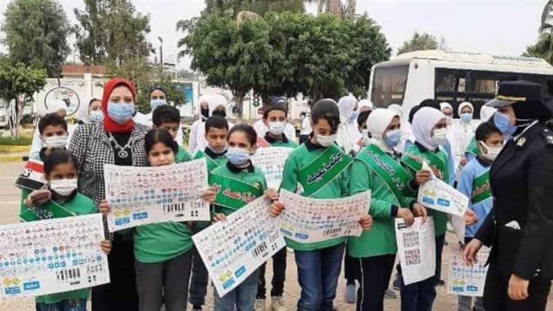 طلاب المدارس خلال