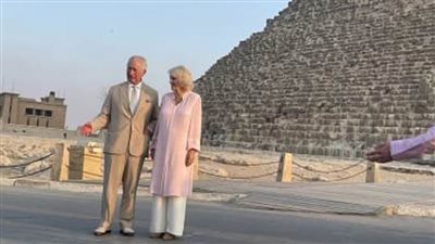 الأمير تشارلز وقرينته يحضران حفلاً بمنطقة البانوراما بأهرامات الجيزة