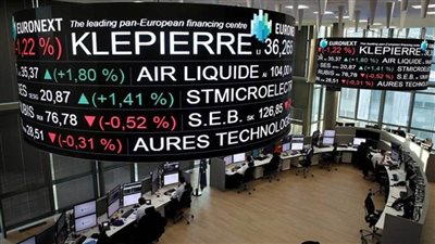بورصة باريس تغلق على انخفاض