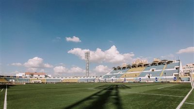 لاعبو الزمالك يعاينون أرضية استاد الإسماعيلية 