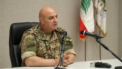 قائد الجيش اللبناني يشهد مناورة بالذخيرة الحية خلال زيارة لفوج المغاوير برومية
