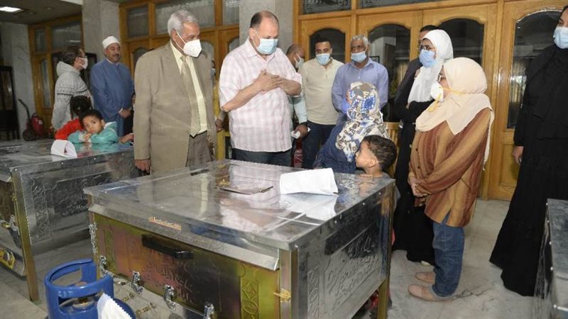 محافظ أسيوط خلال