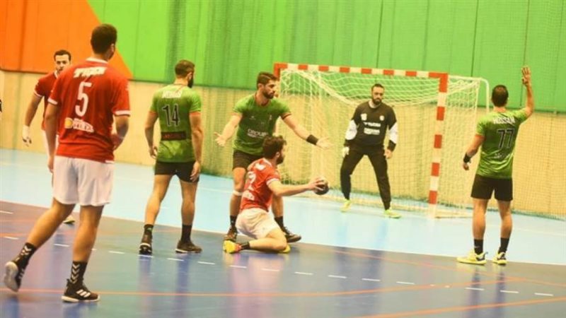 يد رجال الأهلي صورة