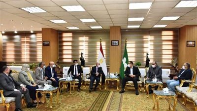 محافظ الشرقية يبحث مع رئيس شركة القناة لتوزيع الكهرباء سبل تعزيز أوجه التعاون