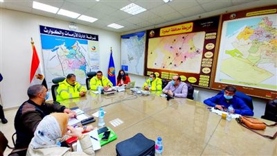 استمرار انعقاد غرفة العمليات وانتشار المعدات بالشوارع لمواجهة الأمطار بالبحيرة
