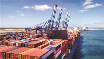 تداول 27 سفينة حاويات وبضائع عامة بميناء دمياط