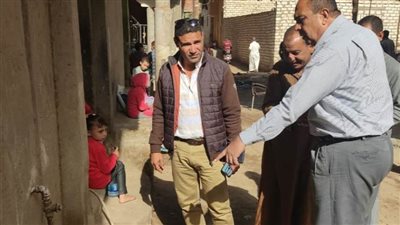 فحص وحل شكاوى تسريب المياه في قرية المسيد بإهناسيا 