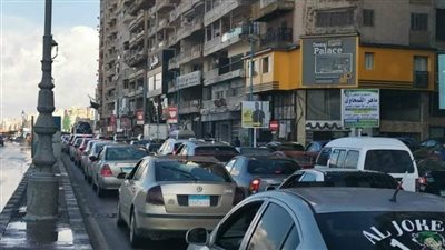 اختناق مروري بالإسكندرية وتراكم المياه على الكورنيش بسبب الطقس السيئ