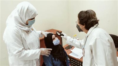 تقديم الخدمات الطبية لـ2292 حالة خلال قافلة طبية بأبوقرقاص جنوب المنيا