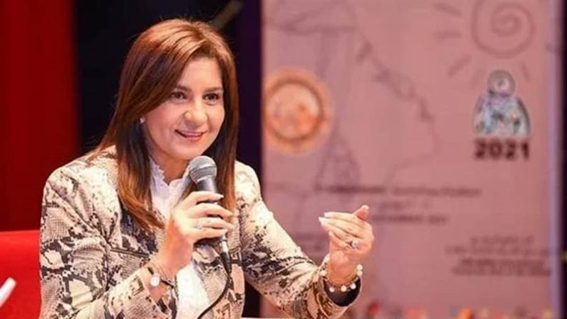 السفيرة نبيلة مكرم