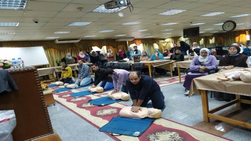 الأطقم الطبية بتأمين