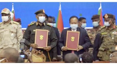 أول تعليق من حمدوك عقب التوقيع على الإعلان السياسي في السودان