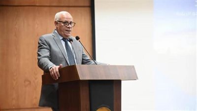 محافظ بورسعيد يتابع مستجدات العمل في مشروعات تطوير ورفع كفاءة الطرق