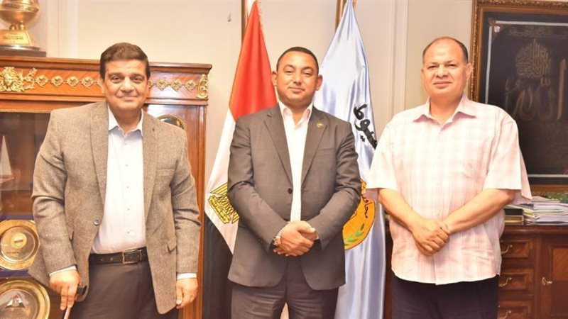 محافظ أسيوط يلتقي