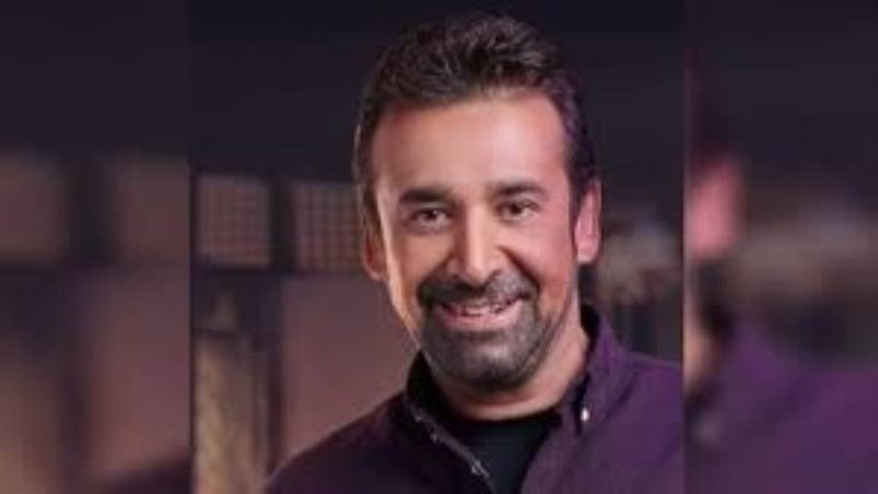 الفنان كريم عبد العزيز