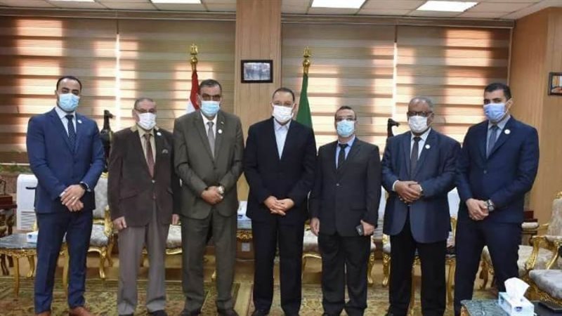 محافظ الشرقية يلتقي