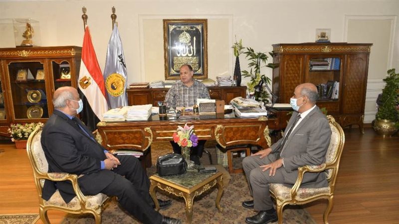 محافظ أسيوط خلال