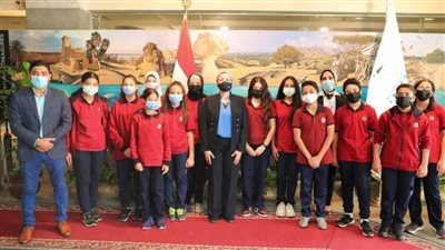 وزيرة البيئة تستقبل وفدًا من طلاب مدرسة النيل بالعبور لتشجيع نشر الوعي البيئي