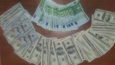 مباحث الأموال العامة تضبط متهمًا يتاجر في النقد الأجنبي 