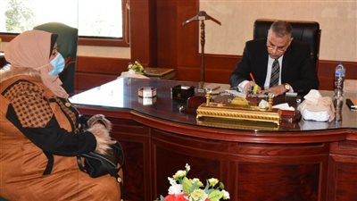 محافظ سوهاج ونائبه والسكرتير المساعد يلتقون 140 مواطنًا لبحث مطالبهم وحل شكواهم