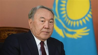 نزارباييف يعلن الاستقالة ويسلم قيادة حزب 