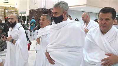 رئيس جمهورية تتارستان يؤدي مناسك العمرة