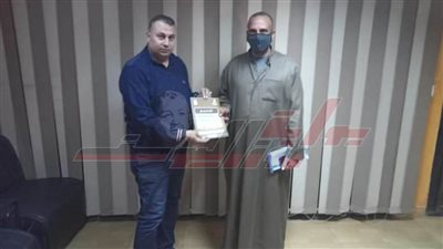 محافظ كفر الشيخ يسلم 8 عقود تقنين أراضي أملاك الدولة للمستفيدين