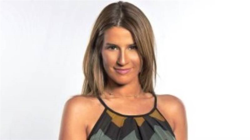 الفنانة ايناس كامل