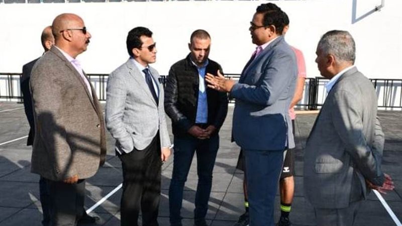 وزير الرياضة يتابع