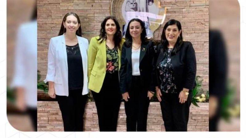 مايا مرسي مع مجموعة