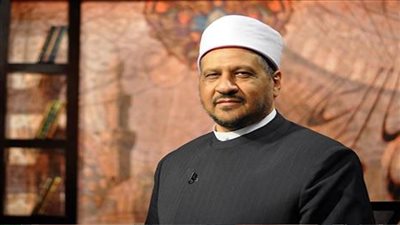 هل يجب إخراج الزكاة عن وديعة بنكية أعيش من عائدها؟؟ مستشار المفتي يجيب