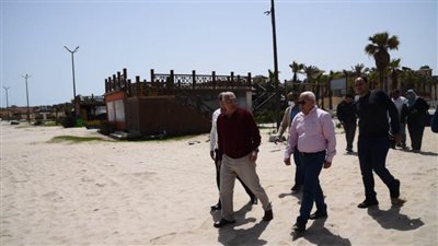 محافظ بورسعيد يتفقد شاطئ وكورنيش المحافظة 