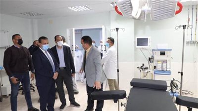 مكافأة مالية للعاملين بقسم الغسيل الكلوي وعزل كورونا بـ”مستشفي السادات“