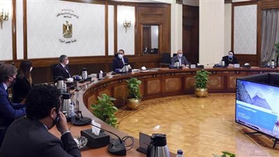 رئيس الوزراء يلتقي ممثلي شركة 