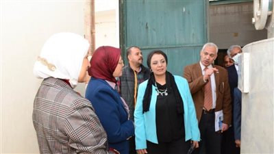 نائب رئيس جامعة أسيوط تتفقد معامل كلية تكنولوجيا صناعة السكر