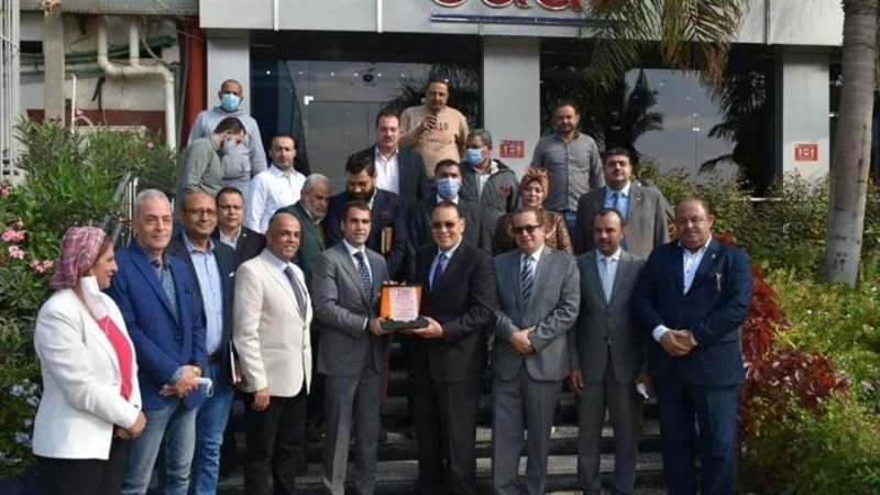 محافظ الشرقية خلال