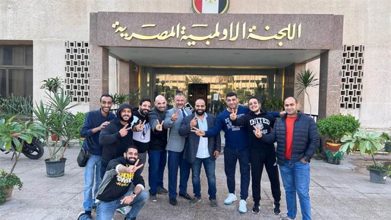 صادق رفقة محاميه